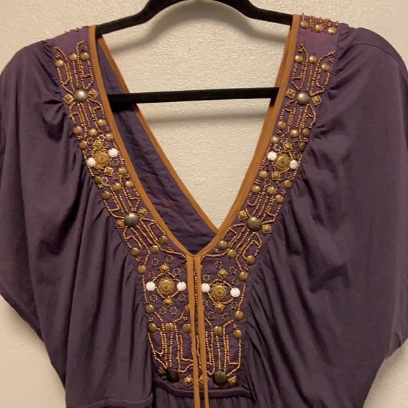 Francesca’s Medium Purple Deep V Embellished Top: 4071 - Picture 3 of 11